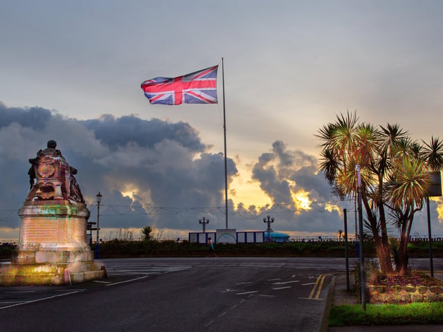 A winter dawn breaking over the statue of the 7th Duke of Devonshire on Eastbourne seafront. Taken by Barry Davis with a Canon 5d mark iii. SUS-210302-103044001