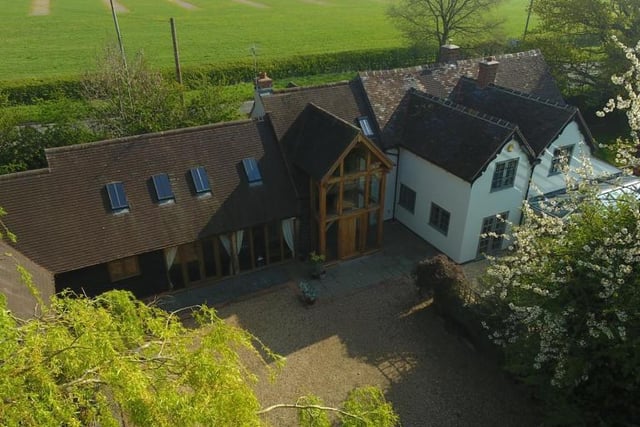 Fosse House, Fosse Way - Radford Semele. Guide price 1,250,000. Photo by Fine and Country
