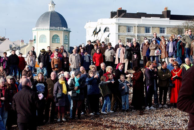 Celebrating the 25th Boxing Day dip in Worthing in 2007