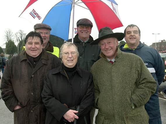 The starting party from 2001 - 20 years ago - current race director Graham Jessop is back, right / Picture: Dave Garvey