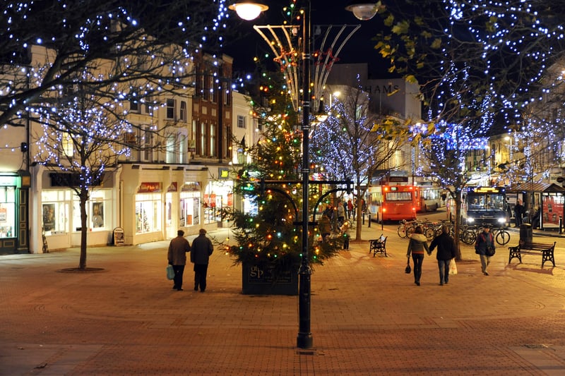 The Christmas tree in South Street Square in December 2008