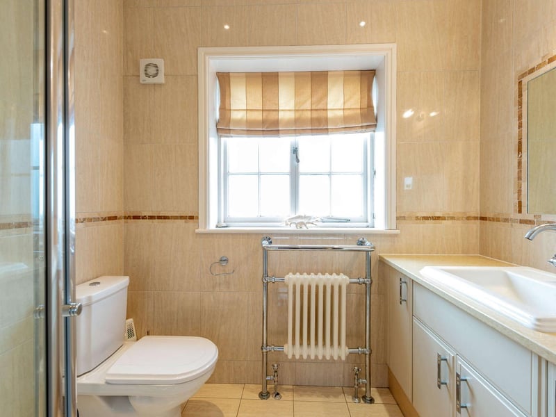 One of the en-suite bathrooms