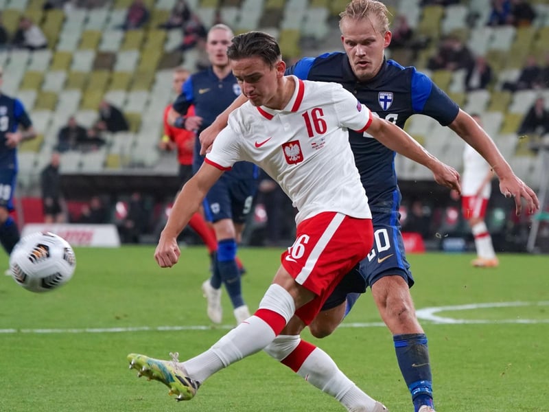 A relatively quiet debut from Karbownik, but never looked out of his depth. Provided a creative spark during the first half, but became less influential as the match grew longer.