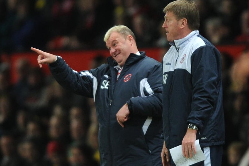 Steve Evans and Paul Raynor give instructions