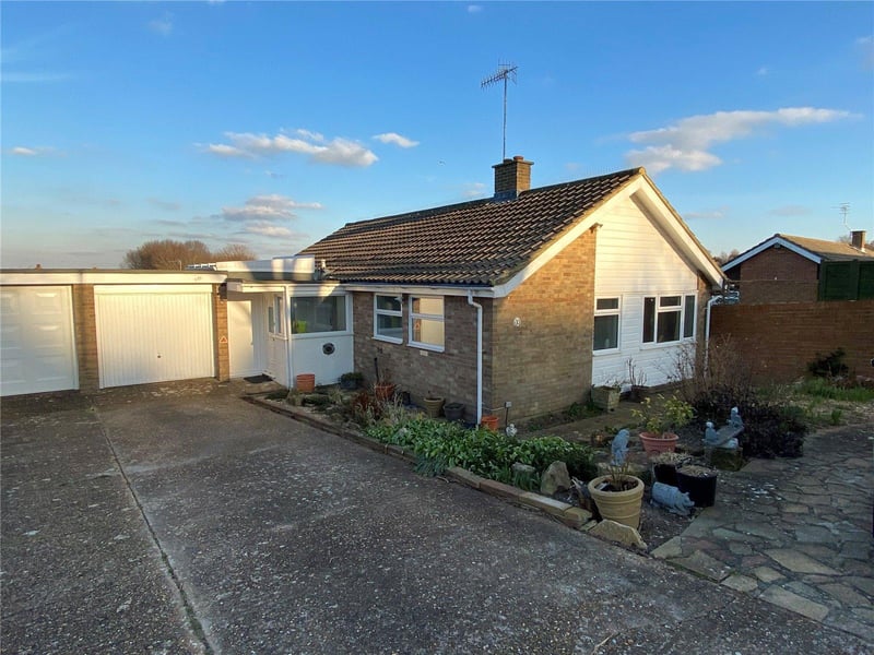 A spacious linked detached 2/3 bungalow with delightful gardens and outstanding views.