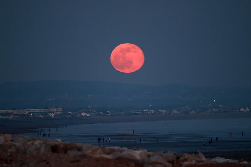 SUSSEX SUPERMOON TAKEN FROM WORTHING 27-2-21 SUS-210228-115826001