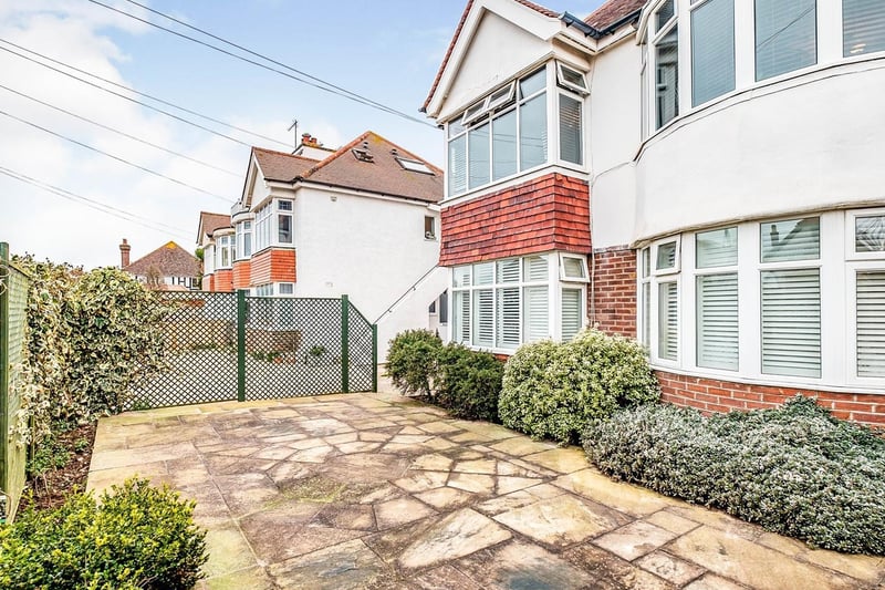 A spacious and very well presented maisonette with the benefits of having a south facing garden & a garage. The property is perfectly placed being close to the seafront, goring road shops, train station, bus services and other amenities. Price: £365,000.