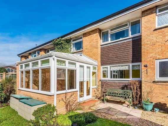 A rare opportunity to purchase a bright purpose-built ground floor apartment with its own private garden and a double glazed conservatory, close to the centre of Chichester. Price: £220,000.
