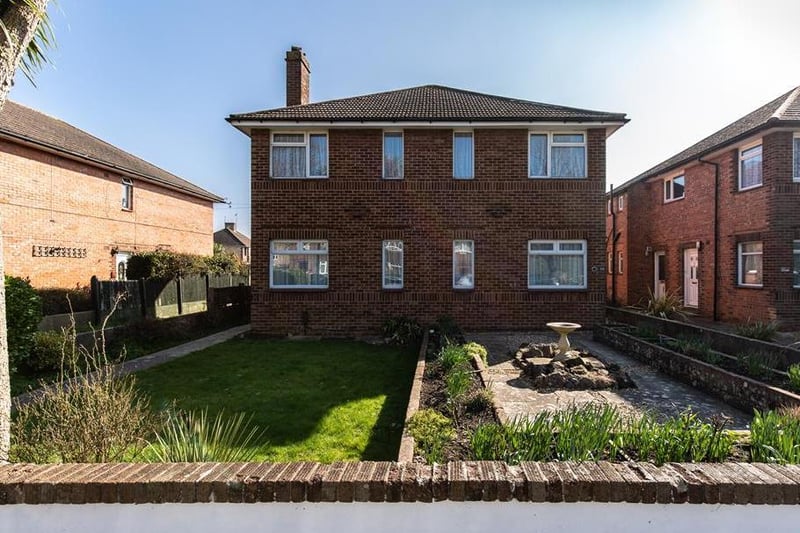 A spacious three bed ground floor flat on Princess Avenue in picturesque Tarring, close to West Worthing Station, enabling easy access to London, Brighton, and Littlehampton. The front garden is enclosed behind a low brick wall and is laid to lawn and fringed with established plants, shrubs, and trees. Price: £210,000.