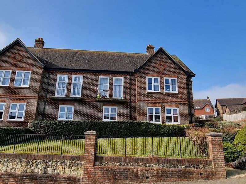 A well presented two bedroom retirement apartment specifically developed for the over 55's. The development is ideally located within easy access of Bexhill Old Town, town centre, mainline station and Seafront promenade. It also features beautifully maintained communal gardens. Price: £150,000.