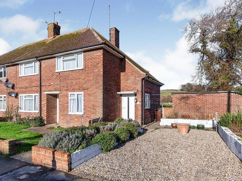 Two bedroom first floor apartment situated close to amenities in popular Tilling green at the edge of the ancient Cinque Ports Town of Rye. Benefiting from a small external balcony with countryside views, and overlooking the property's garden to the rear. Price: £199,995.