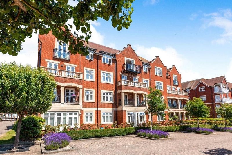 A stunning two double bedroom apartment on the third floor benefiting from underground parking and a balcony with fantastic sea and South Downs views. A communal garden and sea views and under floor heating. Price: £499,950.