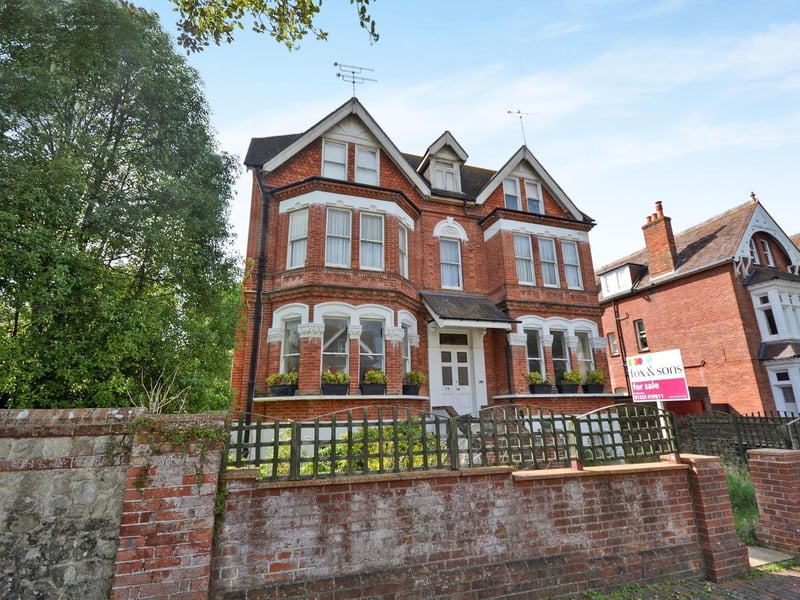 A deceptively spacious lower ground floor flat situated in one of the most sought after residential areas within walking distance to local shops, amenities and recreational facilities. Externally this property has a garage to the rear and private front garden. Price: £375,000.