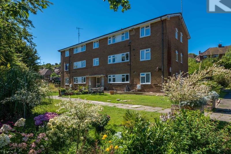 A fantastic three bedroom flat situated on the top floor. This large and spacious flat consists of three good size bedrooms, family bathroom and modern fitted kitchen. Durham Close also benefits from double glazed windows, gas central heating and has use of the shared garden. Price: £250,000.