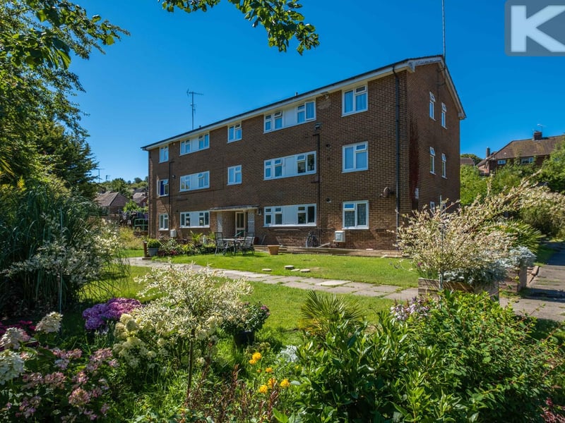 A fantastic three bedroom flat situated on the top floor. This large and spacious flat consists of three good size bedrooms, family bathroom and modern fitted kitchen. Durham Close also benefits from double glazed windows, gas central heating and has use of the shared garden. Price: £250,000.