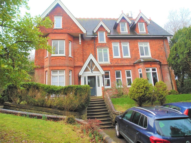Two bedroom top floor converted apartment in the desirable Wallands Park area of Lewes with access to a large communal garden. Situated within a ten minute walk to the centre of Lewes, the future owners can fully enjoy all the the historic county town of Lewes has to offer. Price: £335,000.