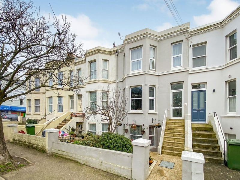 This garden flat is located just moments away from the local shops of Silverhill. This property has been thoughtfully and tastefully decorated throughout. The property comes with a private rear garden which is undergone great improvement having a patio area, walled boundaries, newly laid turf, summer house having power and light connected. Price: £180,000.
Photo: Zoopla
