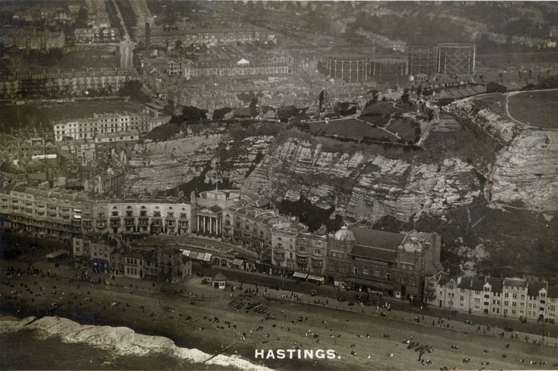 An historic picture of Hastings from the air. SUS-160108-113334001