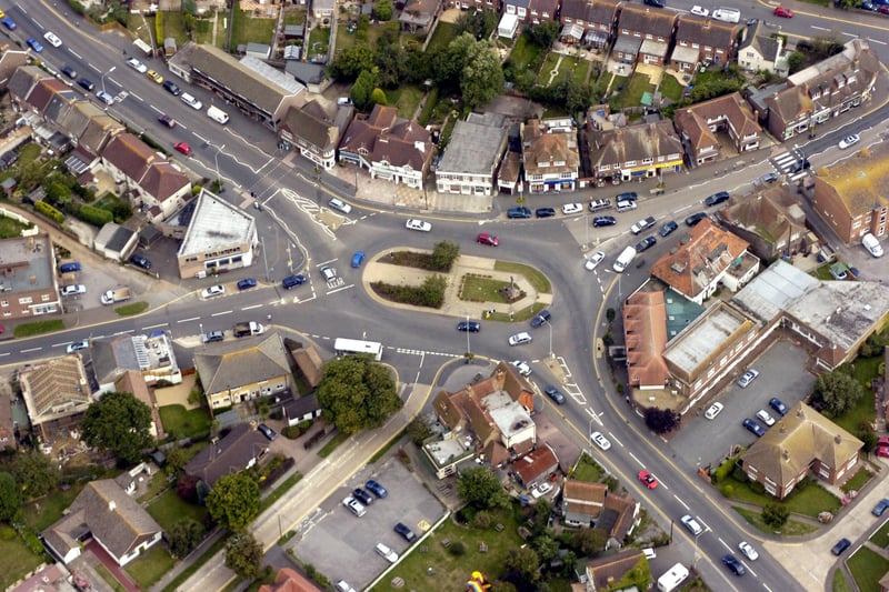 Aerial photos 2005: Bexhill area

Little Common roundabout SUS-210403-160243001