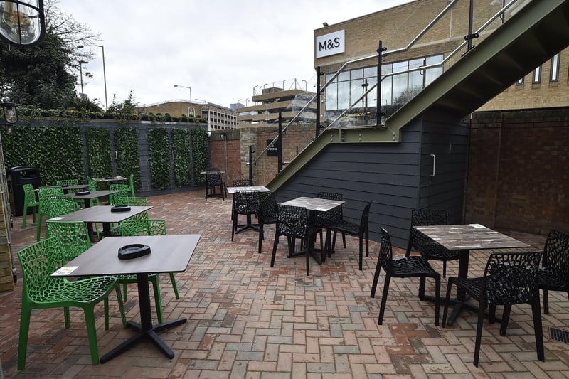 The courtyard garden and roof terrace at the Draper's Arms in Cowgate.
