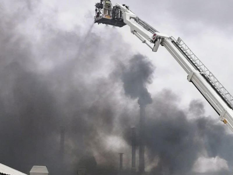 The blaze in Heckington Business Park. Photo: Andrew Bradley EMN-210403-140420001