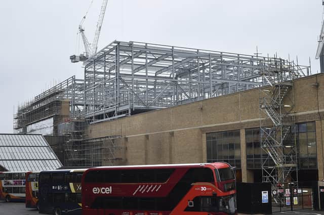 The structure of the cinema on the roof of the Queensgate shopping centre takes shape.  EMN-210223-081859009