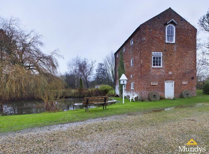 'The Water Mill', Middle RasenPhoto by Mundys EMN-210503-155515001