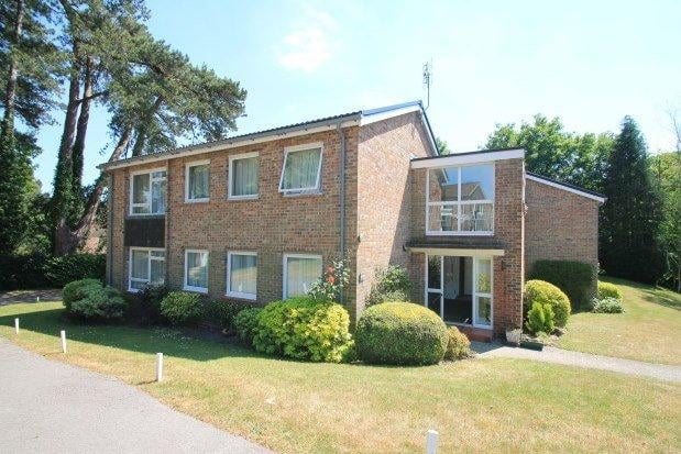 A beautifully presented first floor apartment in a desirable development. Price: £850pcm.