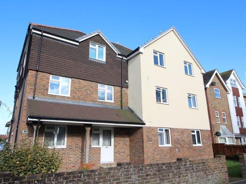 Two bedroom flat situated in minutes from the seafront and amenities. Price: £870pcm.