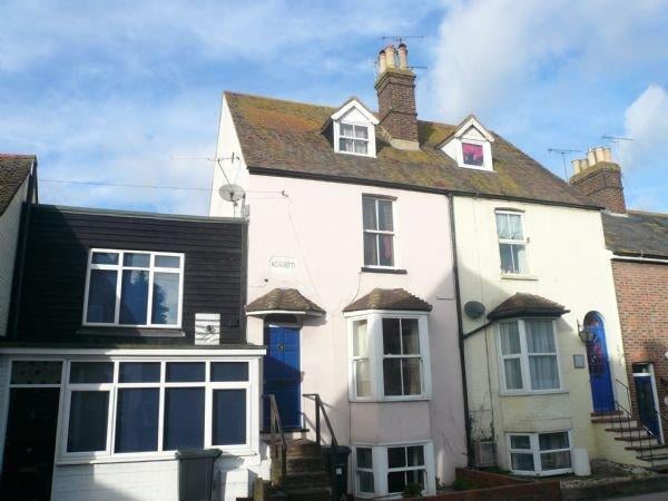 This two bedroom apartment is situated in the historic Cinque Ports area. Price: £650pcm.