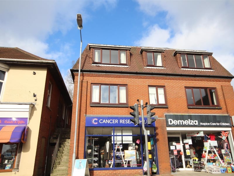 A very spacious two bedroom first floor flat in the heart of the town. Price: £750pcm.