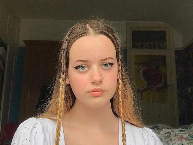 Zoe Furniss said: "This is my beautiful daughter Ruby, who is 15 years old, and a kind, thoughtful, intelligent and an aspiring writer."