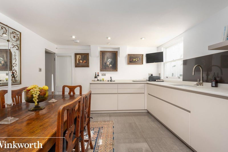 On the lower level, the house offers a stunning, well-equipped, newly fitted kitchen.