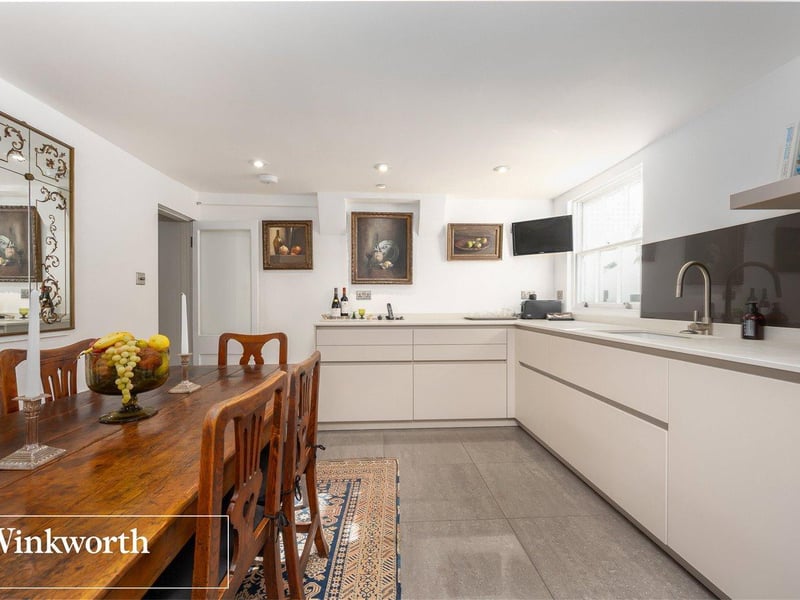 On the lower level, the house offers a stunning, well-equipped, newly fitted kitchen.