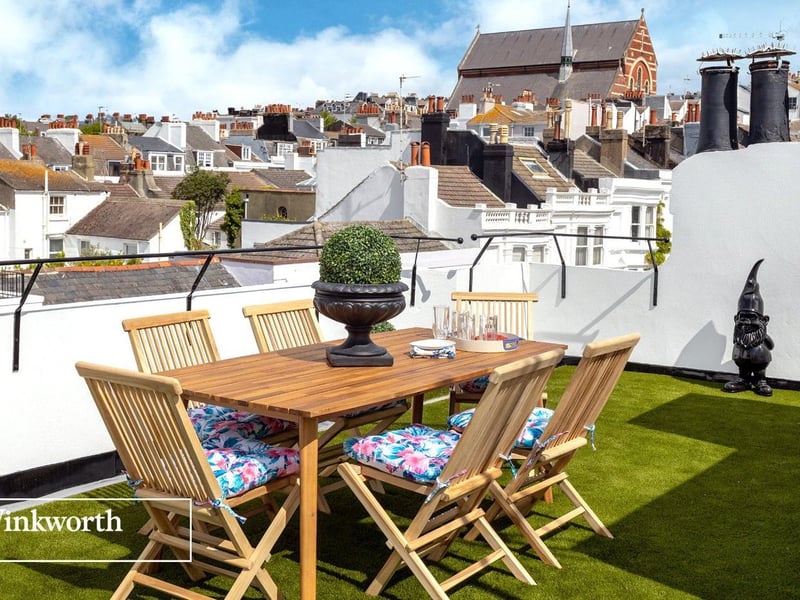The roof terrace is a great retreat where you can enjoy the fresh air and dine with friends outside.