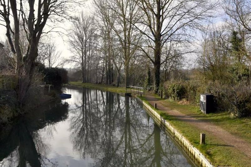 Canal view near the chapel conversion in Mill Lane, Lower Heyford (Image from Rightmove)