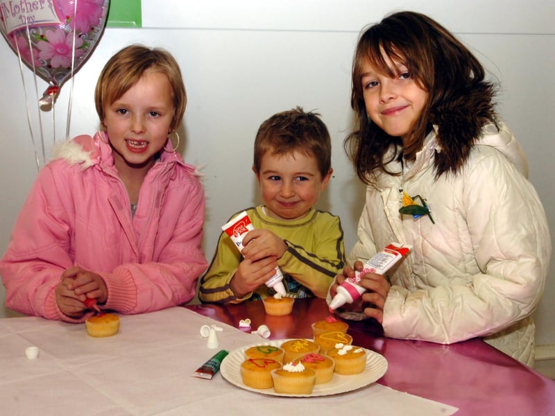 Lauren Leslie, 7 William Way, 4 and Jenny Ludford, 7 ice cakes for their mums in Asda Rushden. March 2008.