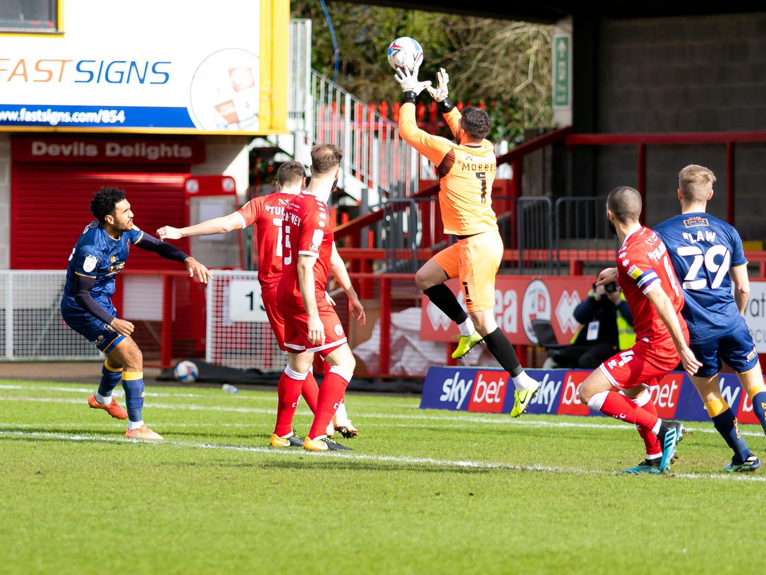 Glenn Morris claims the ball