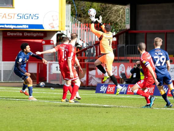 Glenn Morris claims the ball