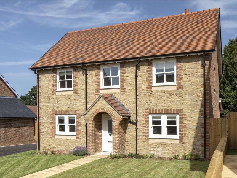 A brand new detached four bedroom family home. Boasting a garage and private off-street parking. Large kitchen/breakfast area and dining room. Priced at £695,000 and sold through Savills - Petworth.