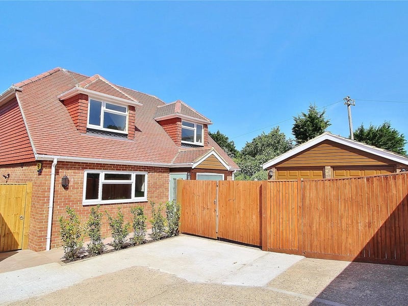 A near new three Bedroom detached Chalet-Style Residence situated in this popular and convenient residential location on the favoured east side of Findon Valley. Priced at £500,000 and sold through Michael Jones Estate Agents.