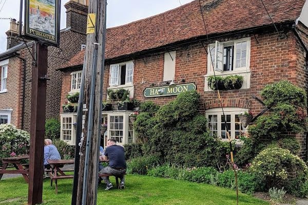 The Guide describes this pub as an “unspoilt two-room village pub, close to the Aylesbury arm of the Grand Union Canal.” The pub includes a changing guest beer from a local brewery, and home-cooked food.