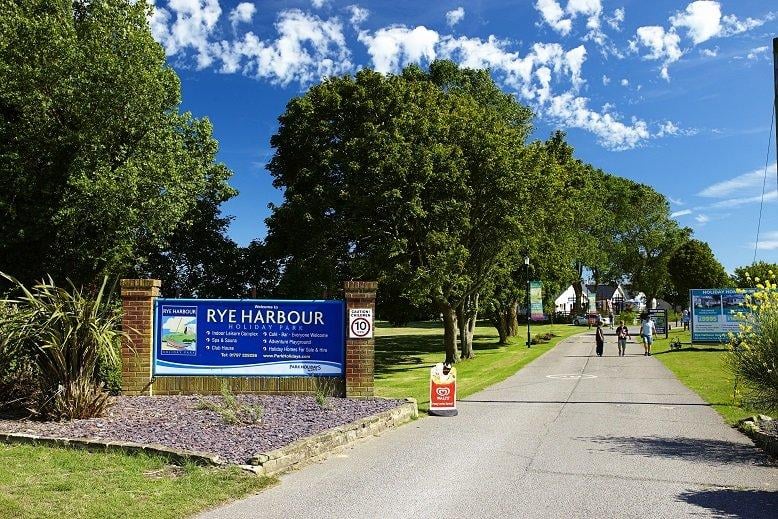 This holiday park is on the coast and by a nature reserve.