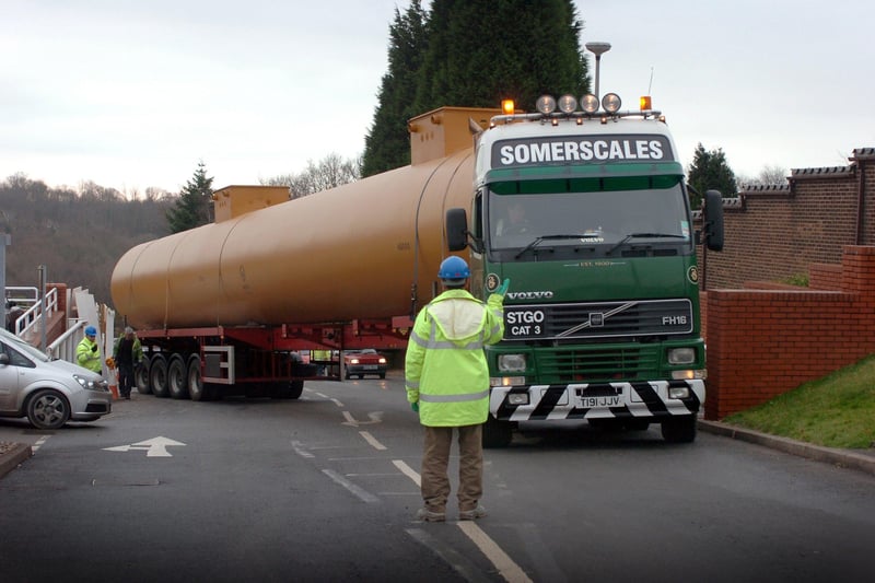 Petrol station tanks being delivered to the new Tesco Extra site in St Leonards on 4/1/08 SUS-210322-122943001