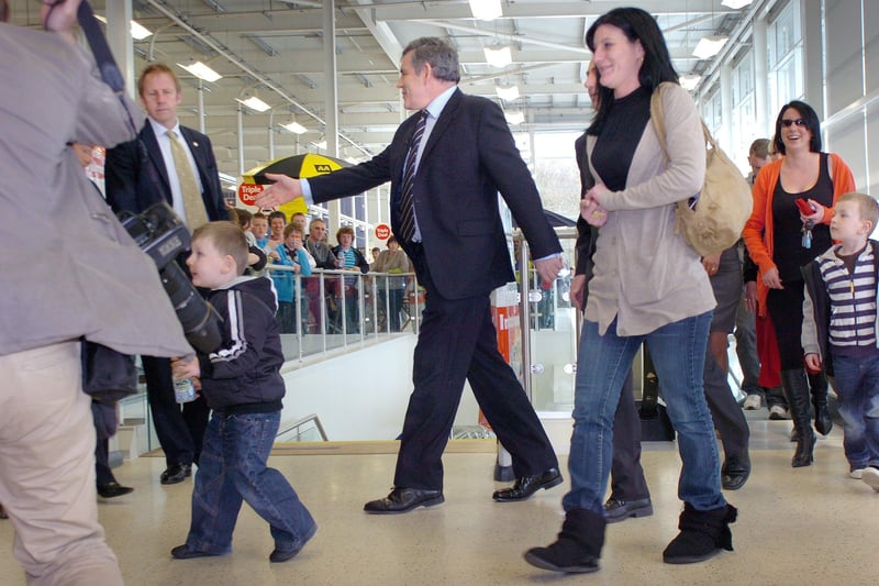 Gordon Brown, Prime Minister at the time, visited Tesco Extra in St Leonards on 16/4/10 SUS-210322-123458001