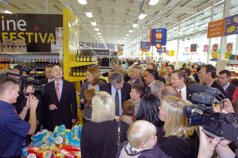 Gordon Brown, Prime Minister at the time, visited Tesco Extra in St Leonards on 16/4/10 SUS-210322-123518001