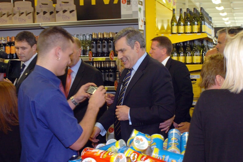 Gordon Brown, Prime Minister at the time, visited Tesco Extra in St Leonards on 16/4/10 SUS-210322-123528001