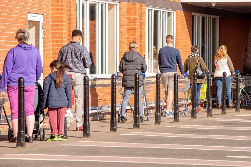 Queues outside Tesco in Sleaford. EMN-210323-114343001
