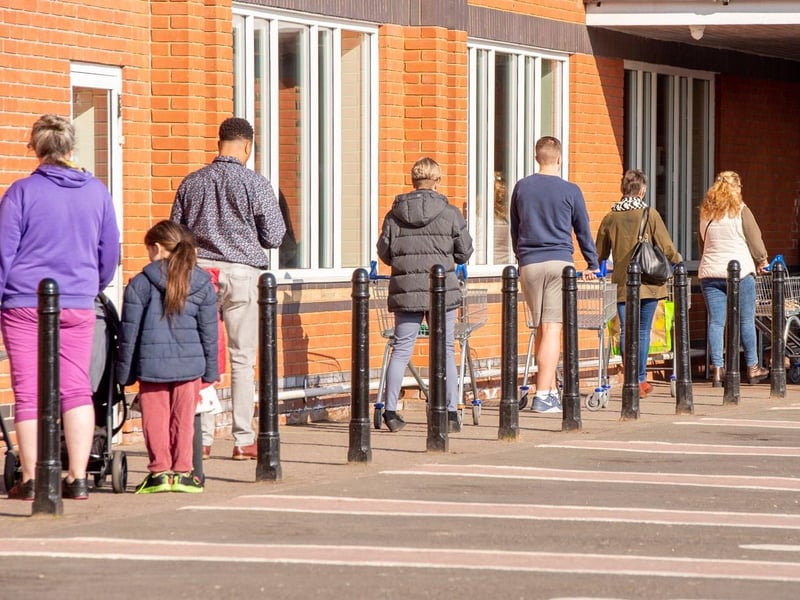 Queues outside Tesco in Sleaford. EMN-210323-114343001