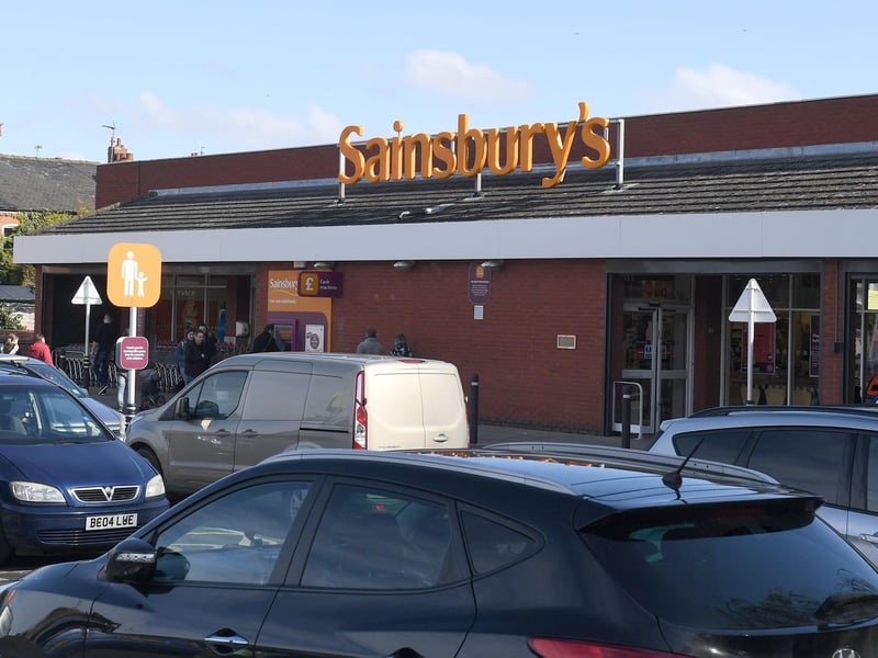 Queues in the early days of the pandemic at Sleaford Sainbury's. EMN-210323-114053001